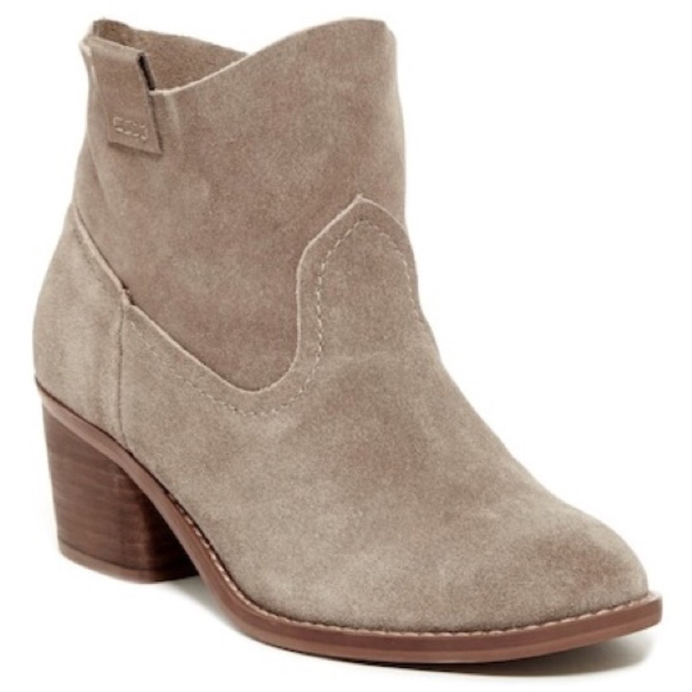 Carlos Boots